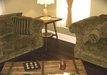 Ainsworth House Inn Luling Экстерьер фото