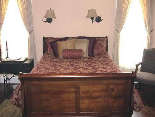 Ainsworth House Inn Luling Экстерьер фото