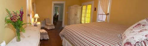 Ainsworth House Inn Luling Экстерьер фото
